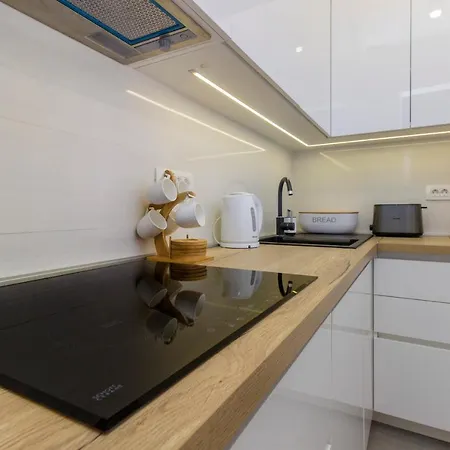 Ena ,city Center アパート