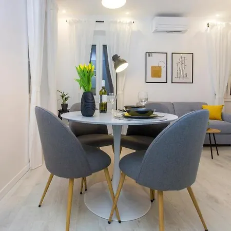 Ena ,city Center Apartment *