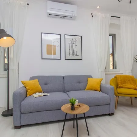 Ena ,city Center * シベニク