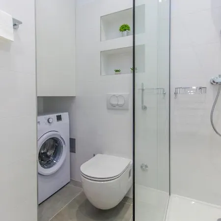 Ena ,city Center シベニク