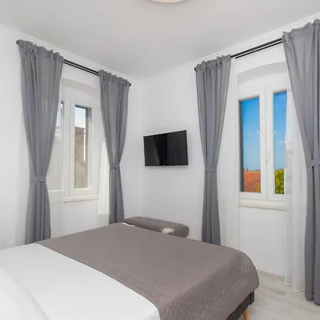 Ena ,city Center シベニク