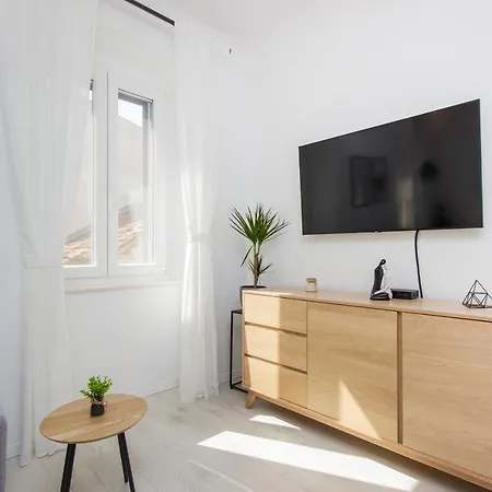 Ena ,city Center * シベニク