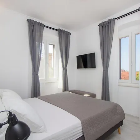 Apartment Ena ,city Center *