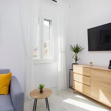 Ena ,city Center Apartment *