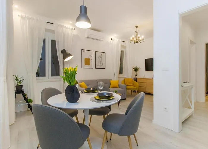 Ena ,city Center 아파트 시베니크