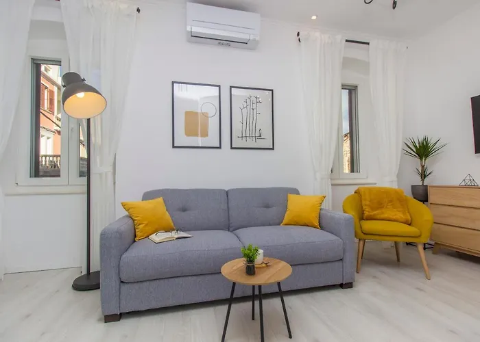 Ena ,city Center * 시베니크