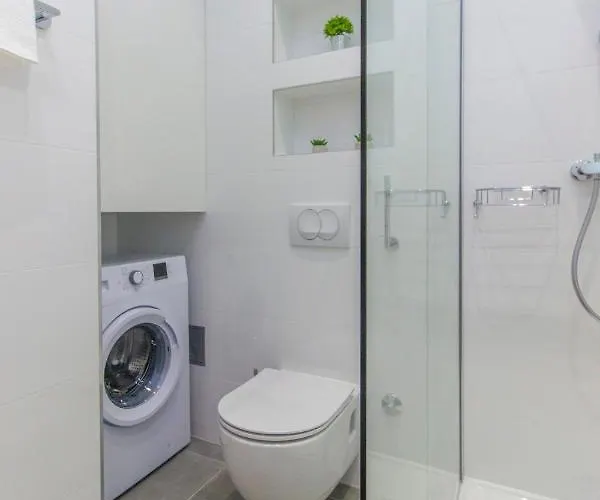 Ena ,city Center 시베니크