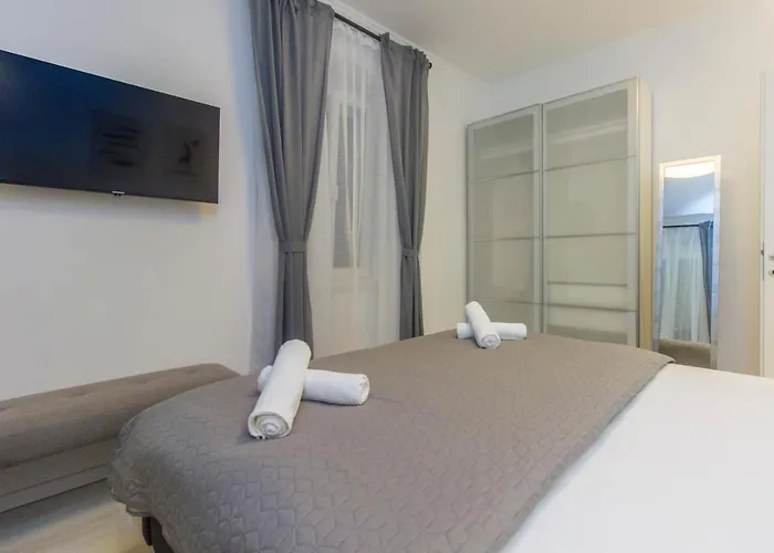 Ena ,city Center * 시베니크