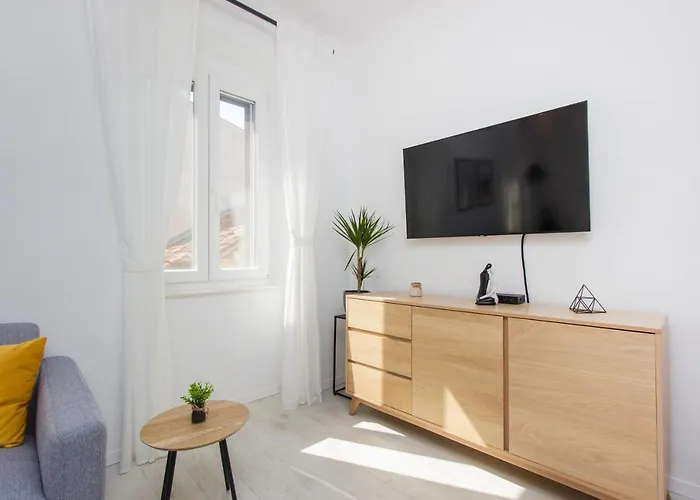 Ena ,city Center * 시베니크